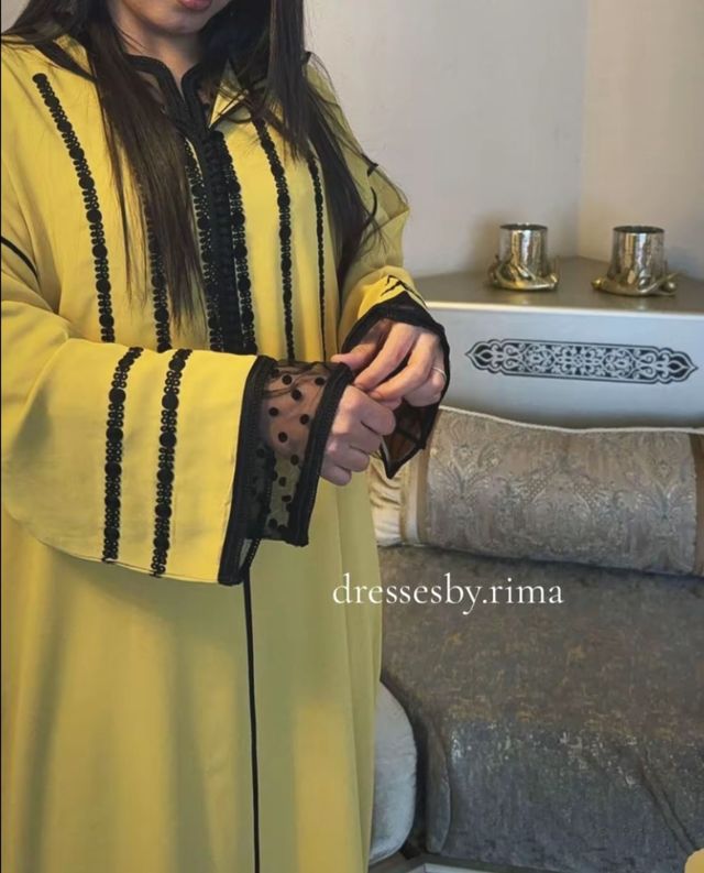 Jelaba marroquí amarilla y negra