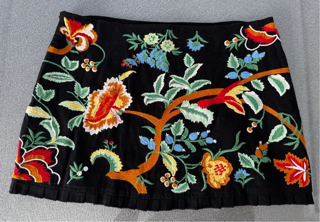 Falda Zara bordada multicolor