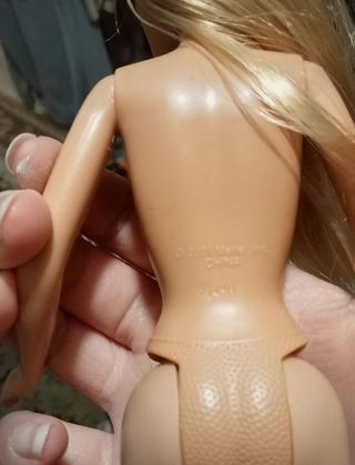 Muñeca Barbie pequeña
