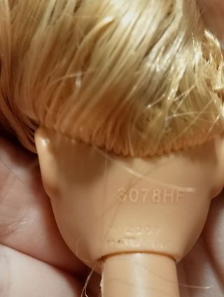 Muñeca Barbie pequeña