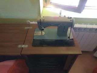 Máquina coser Alfa antigua