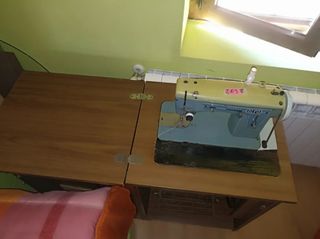 Máquina coser Alfa antigua