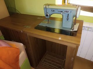Máquina coser Alfa antigua