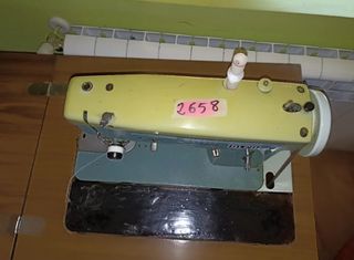 Máquina coser Alfa antigua