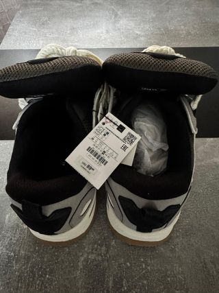 Zapatillas deportivas grises  verde aceituna y cru