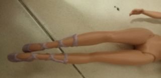 Muñeca Barbie bailarina pequeña.