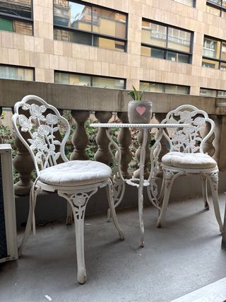 Mesa y sillas terraza metal blanco