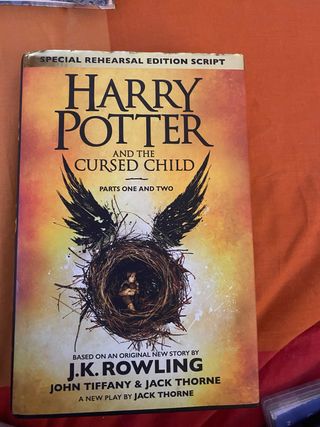 libro Harry Potter and the cursed child (8° libro)