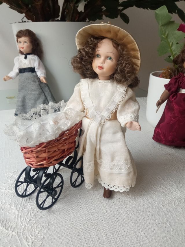 3 Muñecas porcelana miniatura