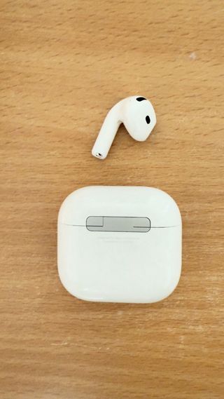 AirPods 4 Apple con cancelación de ruido