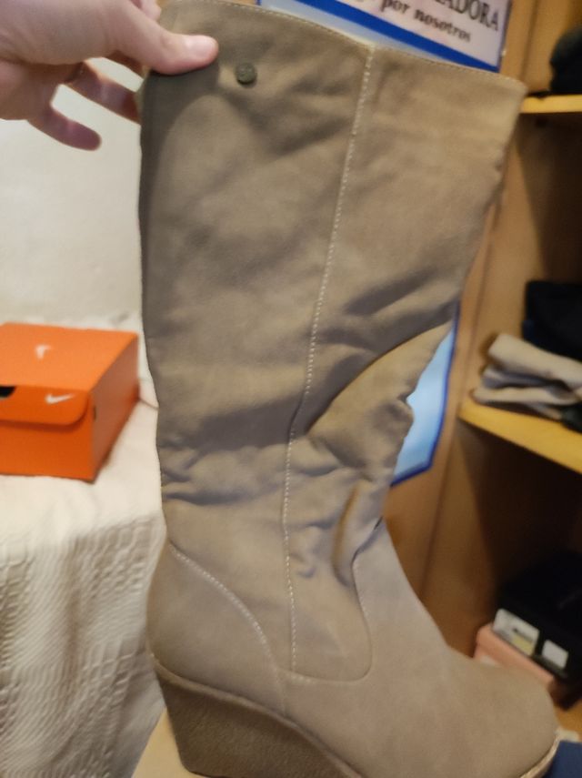 Botas beige tacón cuña
