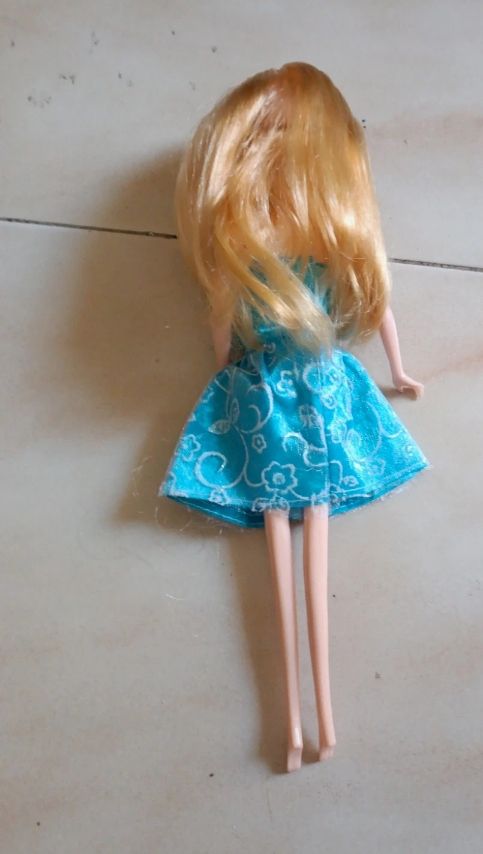 Muñeca estilo Barbie - Vestido azul