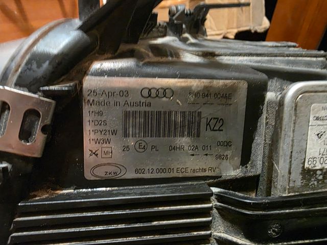 Farol direito  Xénon Audi A4 - B6 cabri