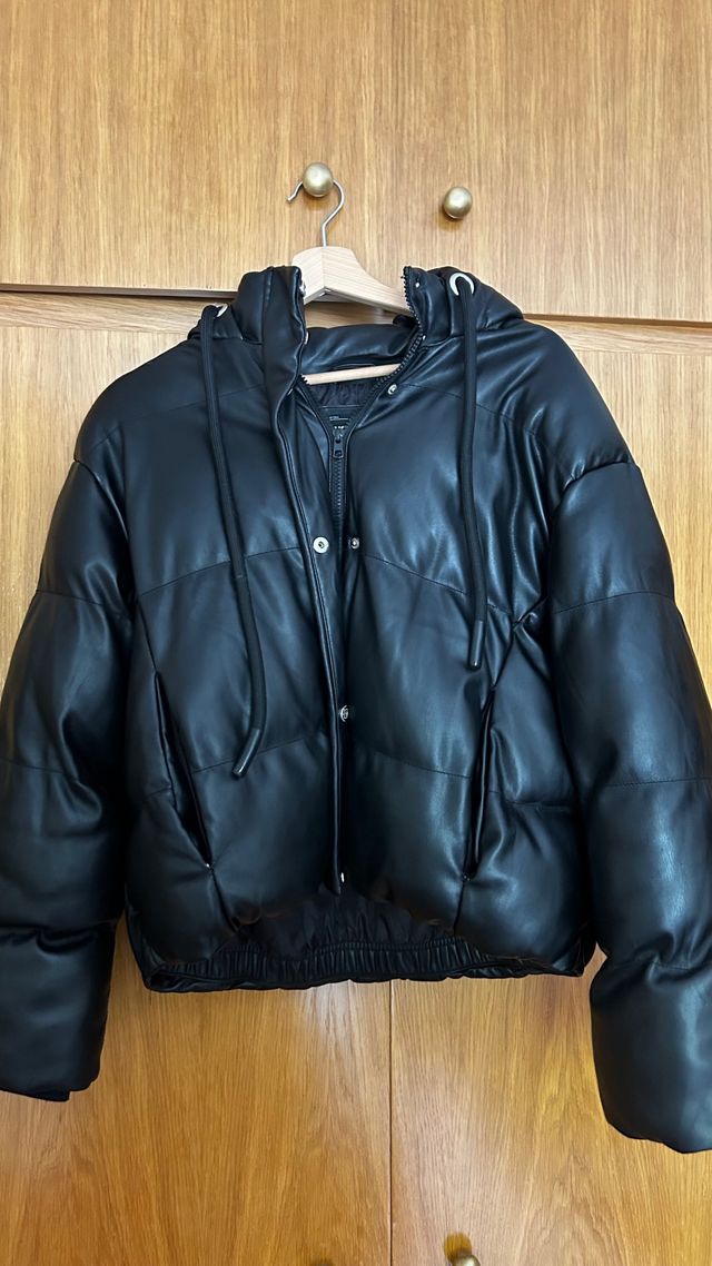 Chaqueta bomber negra acolchada