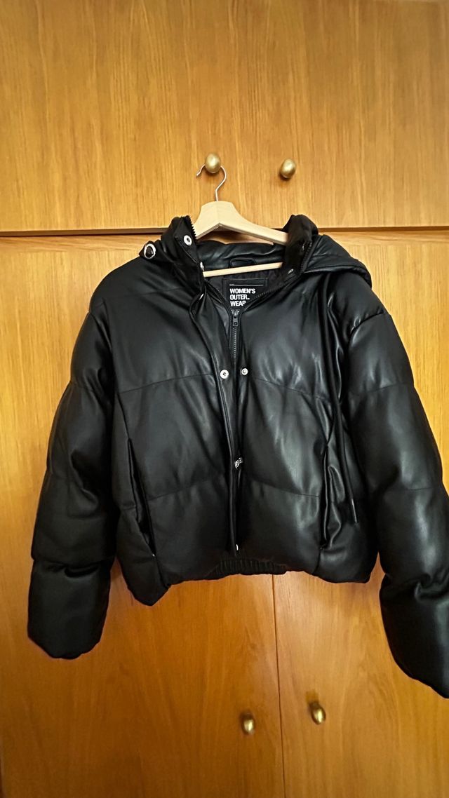 Chaqueta bomber negra acolchada