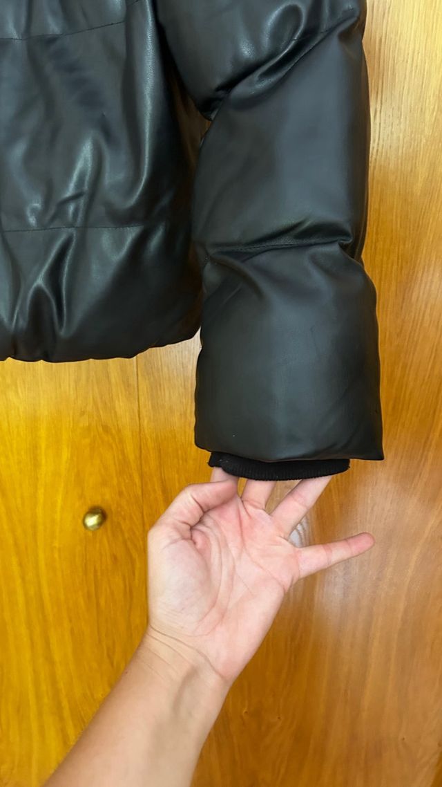 Chaqueta bomber negra acolchada