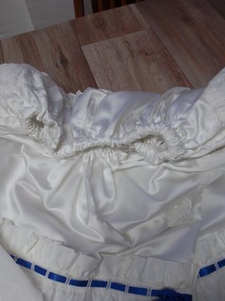Enagua raso  o Falda regional blanca con encaje.