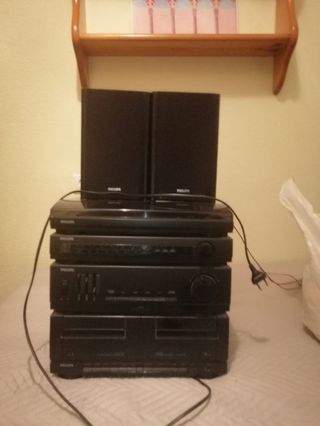Minicadena Philips con altavoces