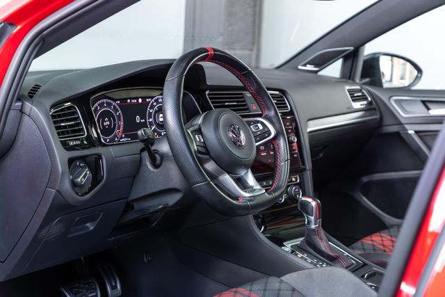 VOLKSWAGEN GOLF GTI TCR (2019)