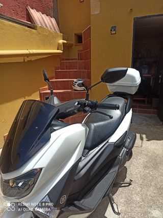 Yamaha NMAX 125 - Scooter blanco