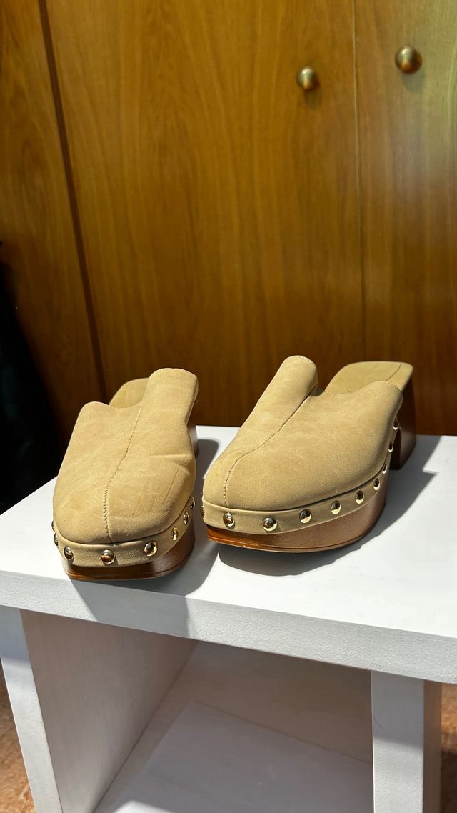 Zapatos de tacón beige