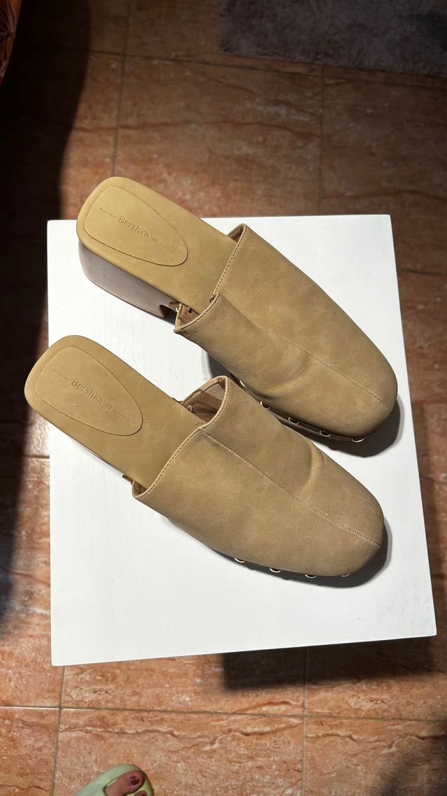 Zapatos de tacón beige