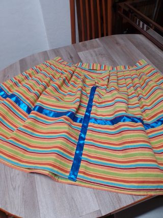 Falda multicolor baile regional