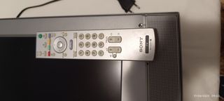 TV Sony Bravia LCD 26" gris plata, con mando
