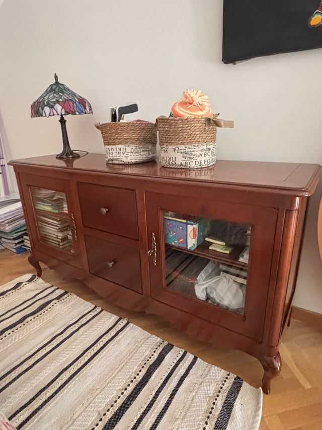 Mueble madera marrón estilo clásico