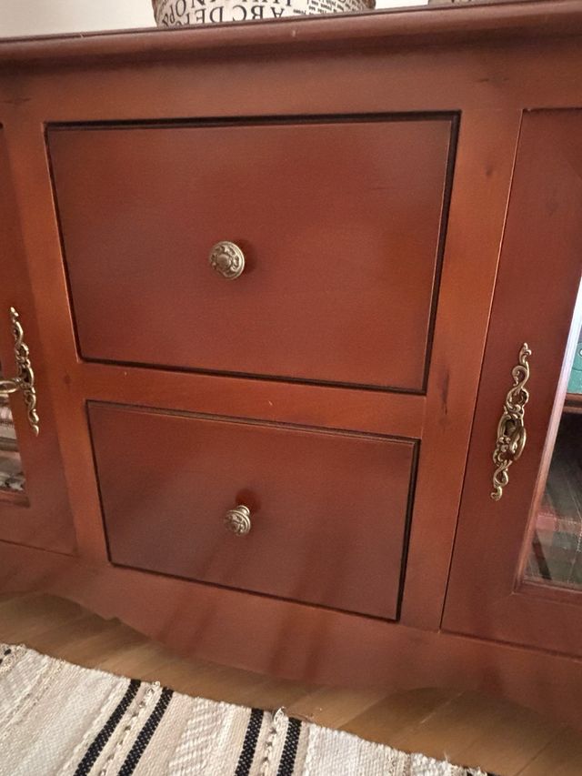 Mueble madera marrón estilo clásico