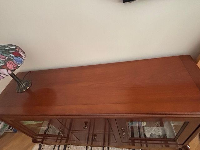 Mueble madera marrón estilo clásico