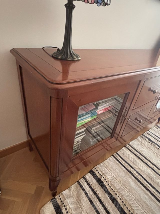 Mueble madera marrón estilo clásico