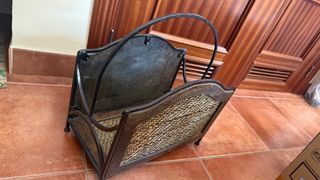 Revistero mimbre y hierro