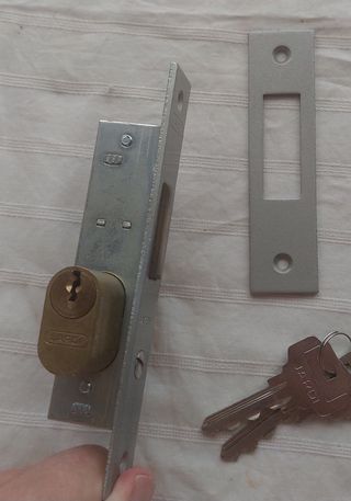 Cerradura Jardi metálica puerta