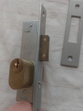 Cerradura Jardi metálica puerta