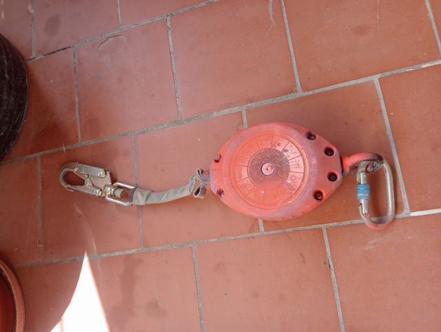 Retráctil anticaídas - Equipo seguridad