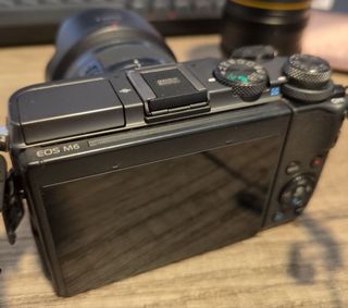 Canon EOS M6 mirrorless + Objetivo 15-45mm