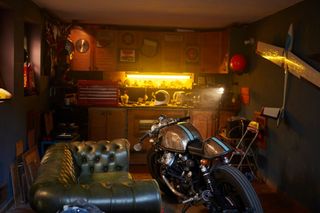 Garaje moto con trastero