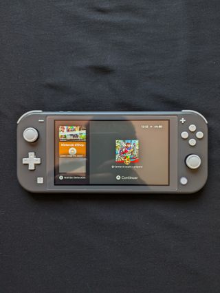 Nintendo Switch Lite + Cartucho Mágico + Extras