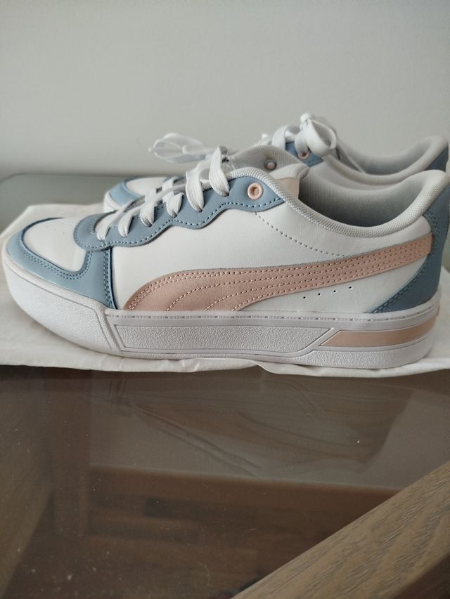 Zapatillas Puma blancas y azules