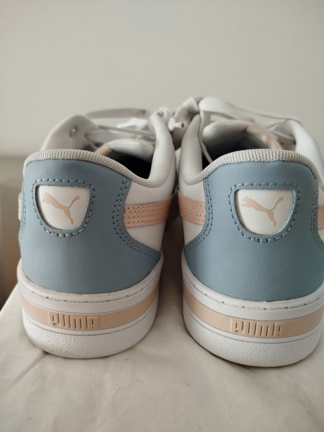 Zapatillas Puma blancas y azules