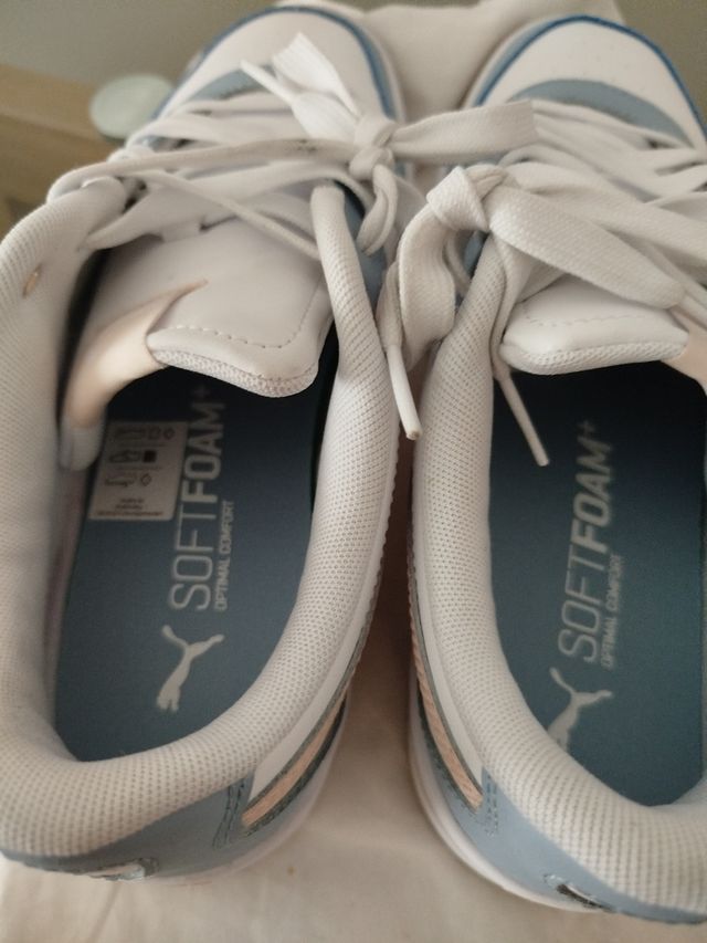 Zapatillas Puma blancas y azules