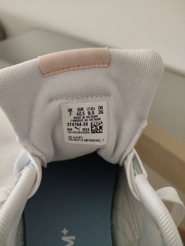 Zapatillas Puma blancas y azules