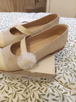 Merceditas niña charol beige-blanco talla 34
