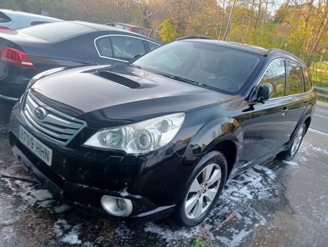 Subaru Outback 2011 averíado.
