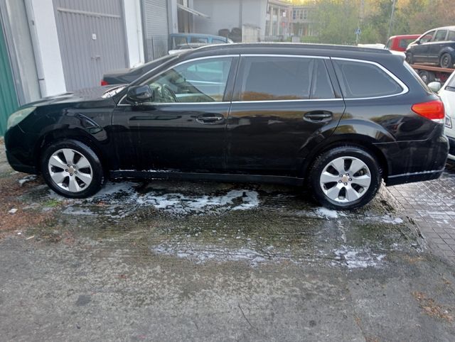 Subaru Outback 2011 averíado.