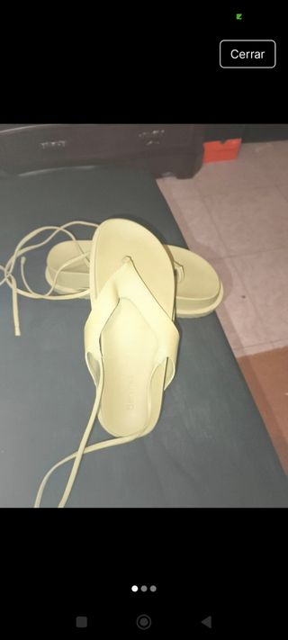 Chanclas Bershka - color verde oliva