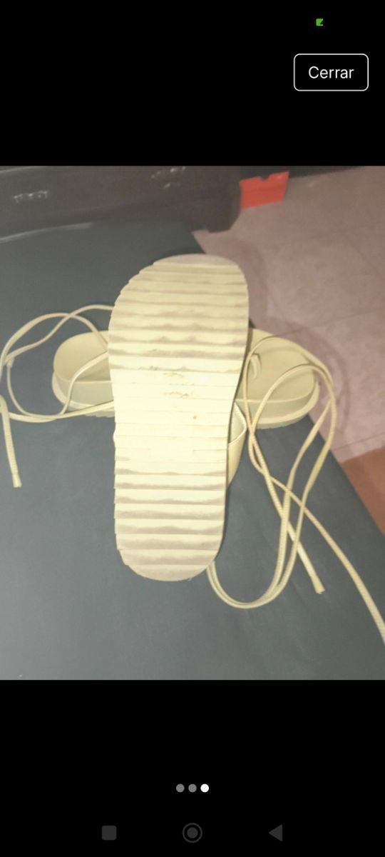 Chanclas Bershka - color verde oliva