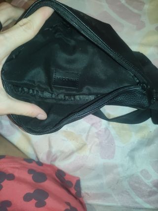 Riñonera negra Pandora