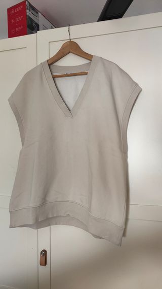 Chaleco beige de punto Zara